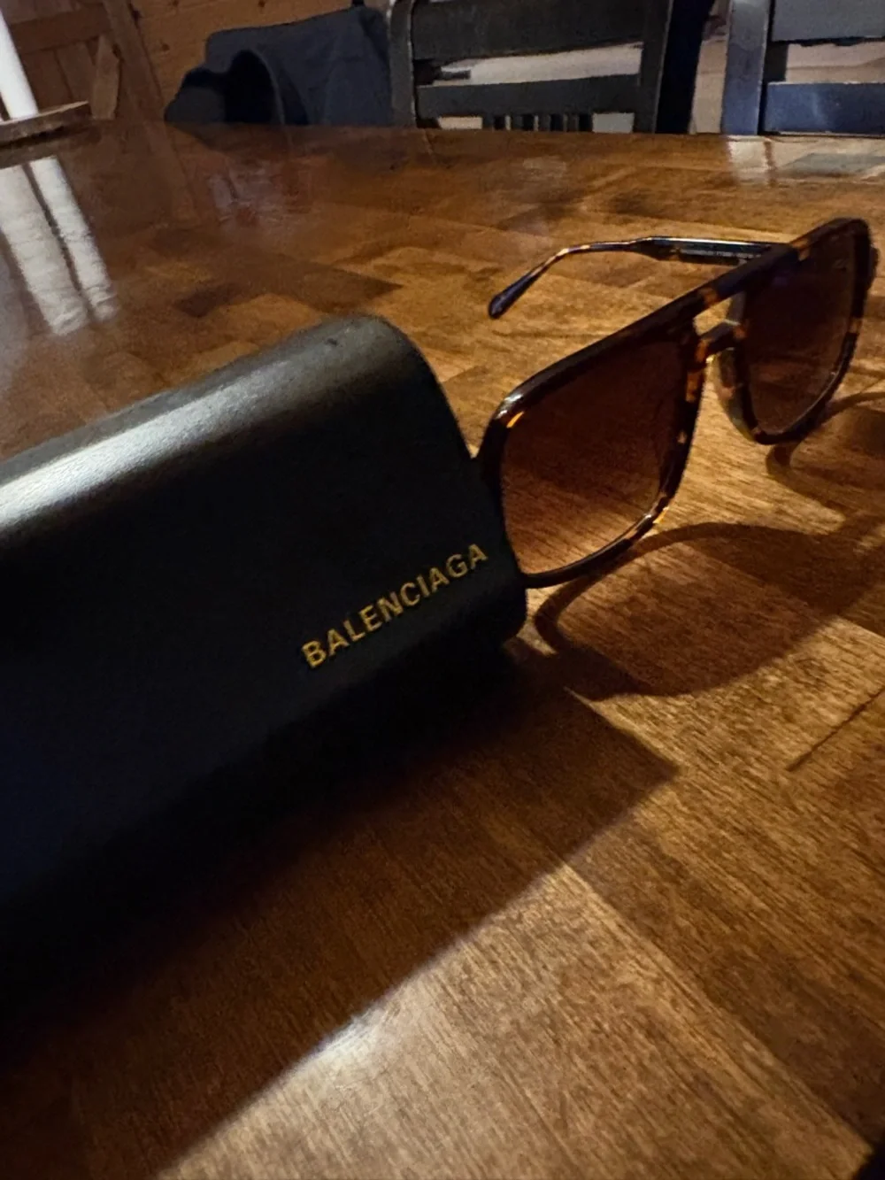 Tom Ford Tortoiseshell Brown Lens Oversized Sunglasses - Picture 4 of 5